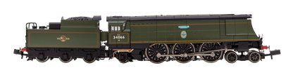 Battle of Britain ‘Spitfire’ 34066 BR Green Late Crest DCC Fitted