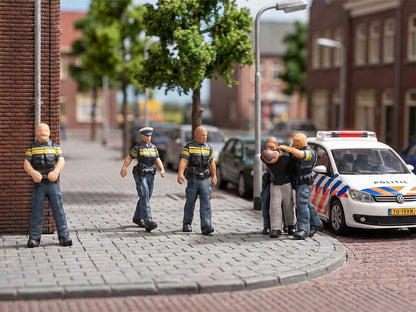 151717 Dutch Police (5) & Suspect (1) Figure Set