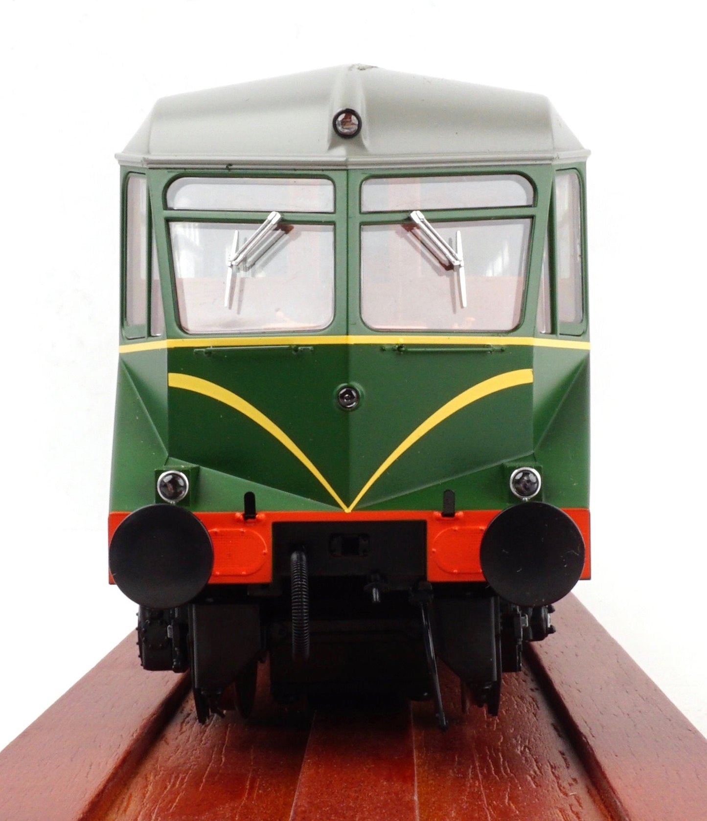 Pre-Owned GWR AEC ‘Razor Edge' Railcar BR green with speed whiskers (dark grey roof) No.W26W Diesel Locomotive - DCC Sound