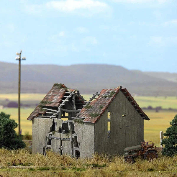 BUS1405 Dilapidated barn kit