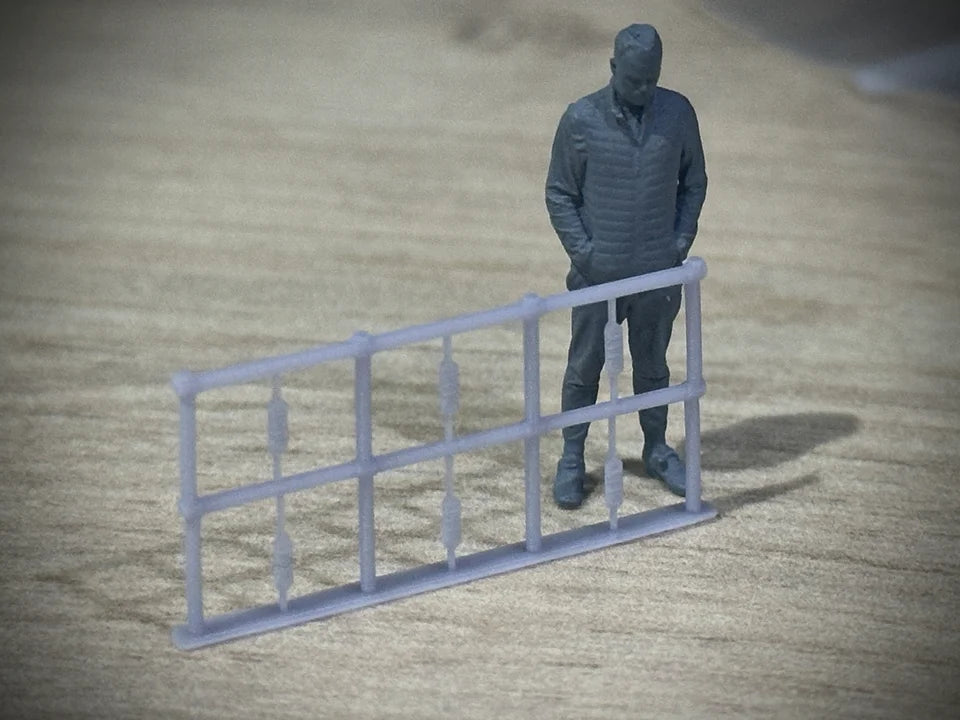 OO Gauge Safety Fencing (Pack of 12) - Unpainted