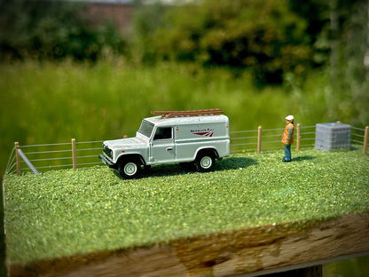 OO Gauge Wire Fence Posts (Single Pack) - Unpainted