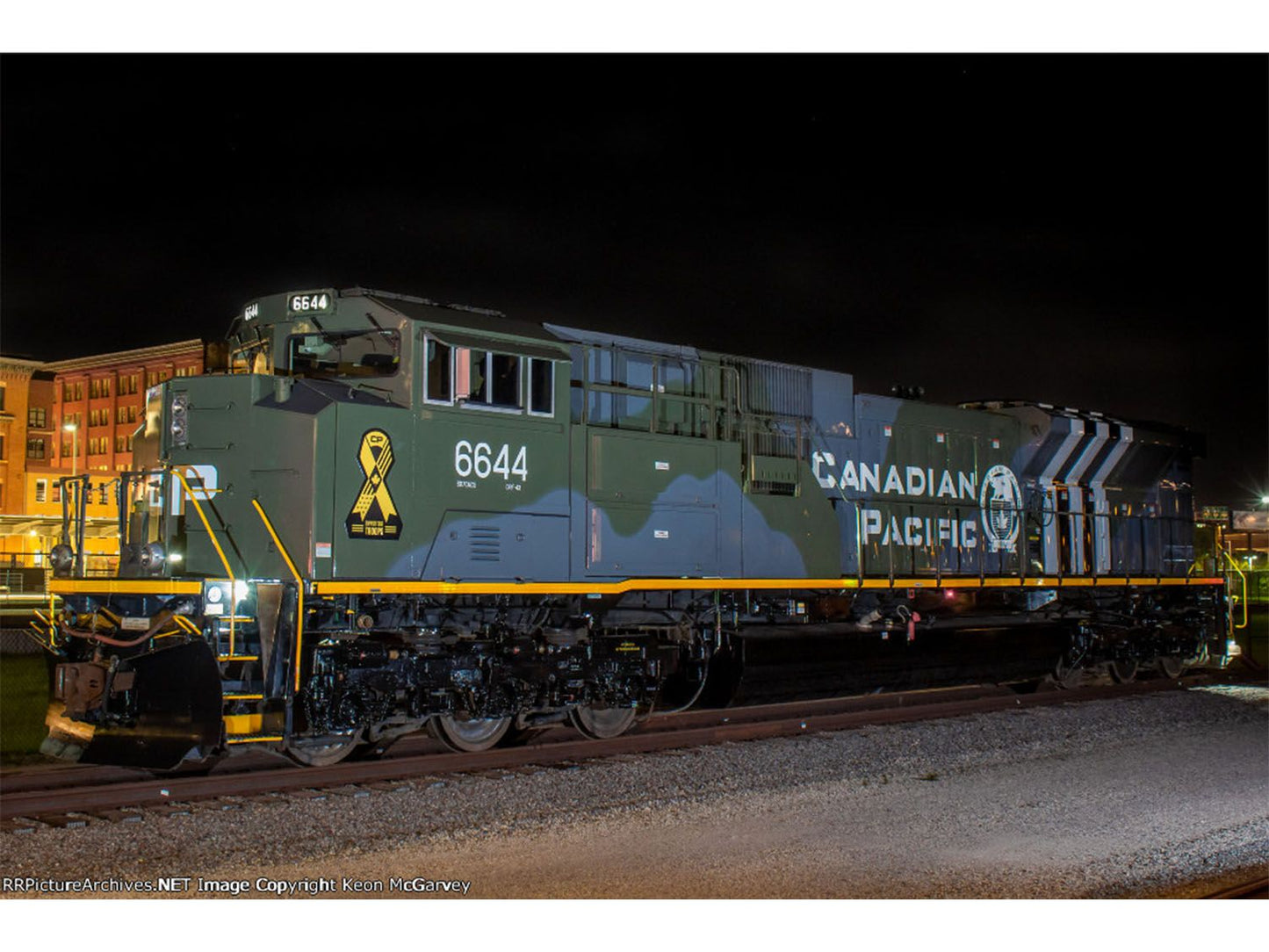 176-8540-DCC SD70ACU Diesel CP Military Heritage 6644 D-Day - DCC-Sound