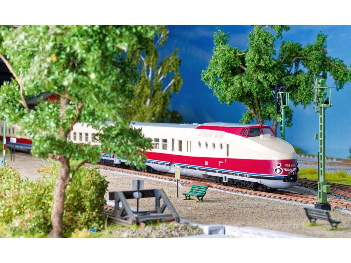 10-747-1 DR VT18.16 SVT Gorlitz 4 Car DMU III (DCC-Sound)