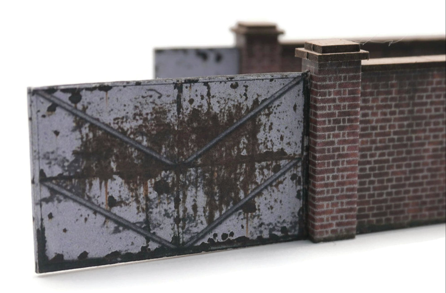 OO 6ft Industrial Brick Wall And Gates Model Kit