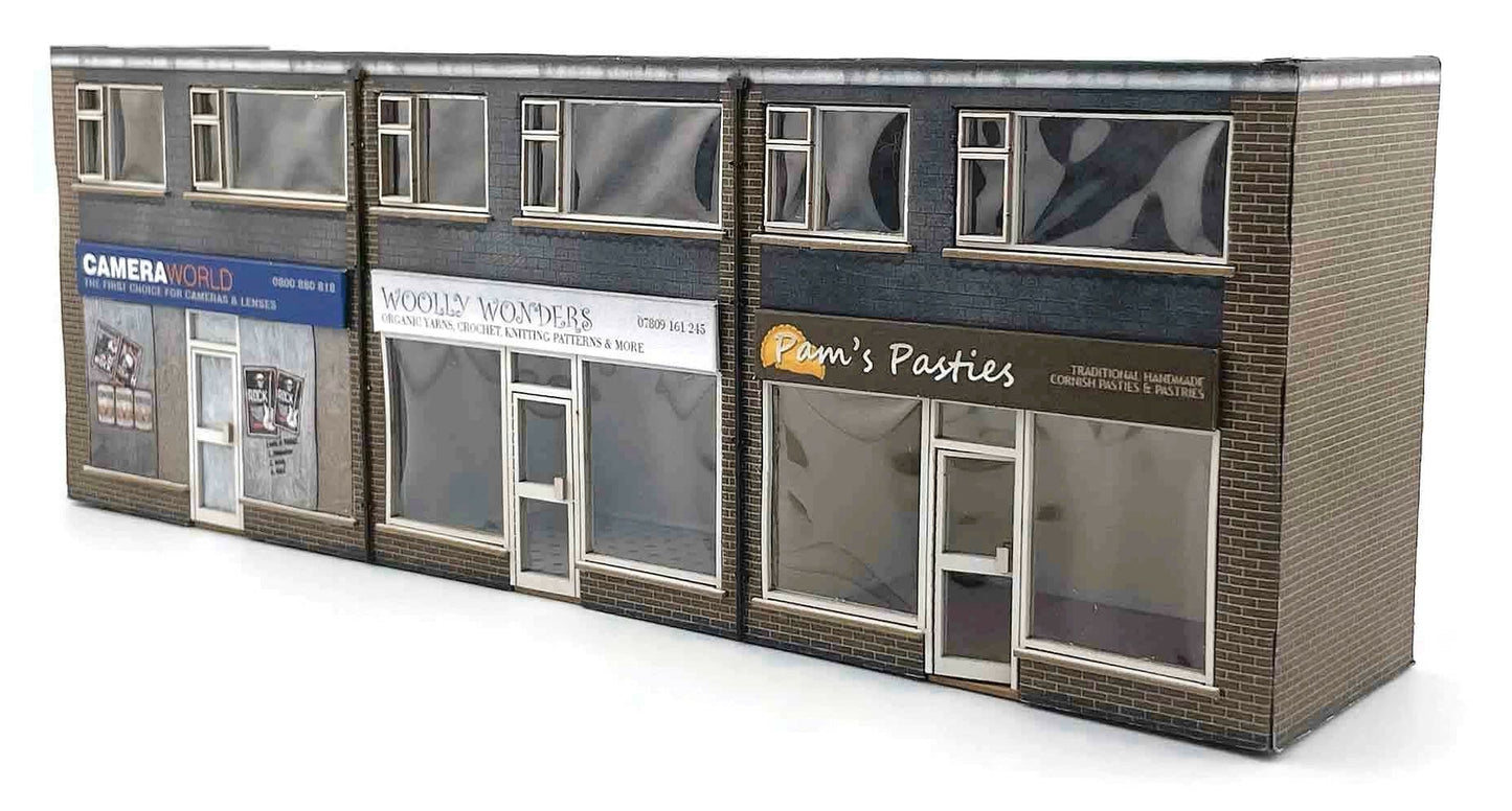KX089 OO Low Relief 1970's Terraced Shops Model Kit