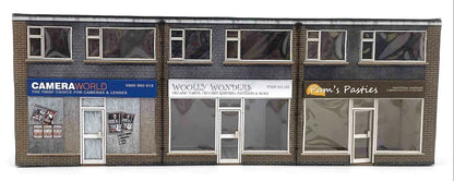 KX089 OO Low Relief 1970's Terraced Shops Model Kit