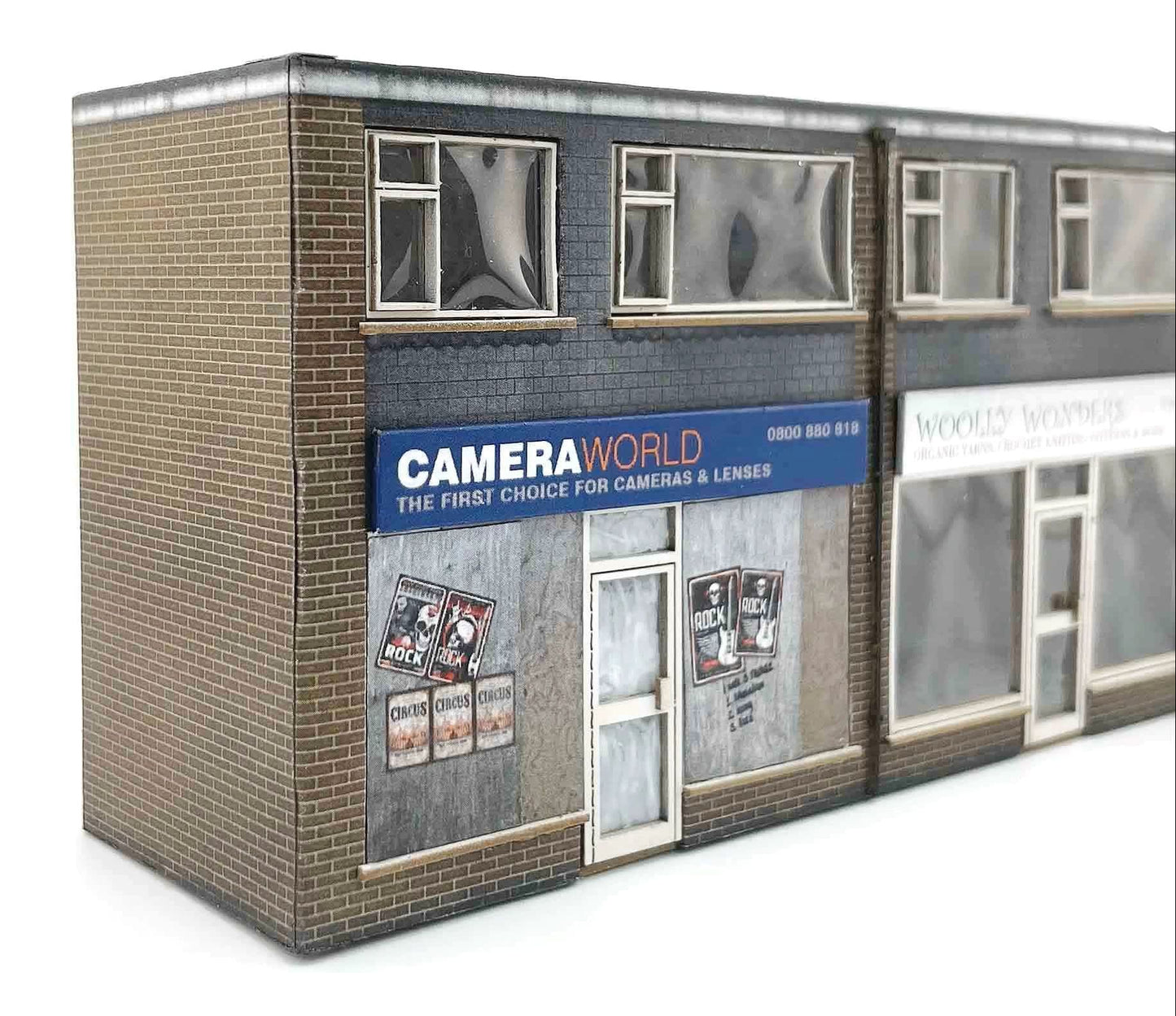 KX089 OO Low Relief 1970's Terraced Shops Model Kit