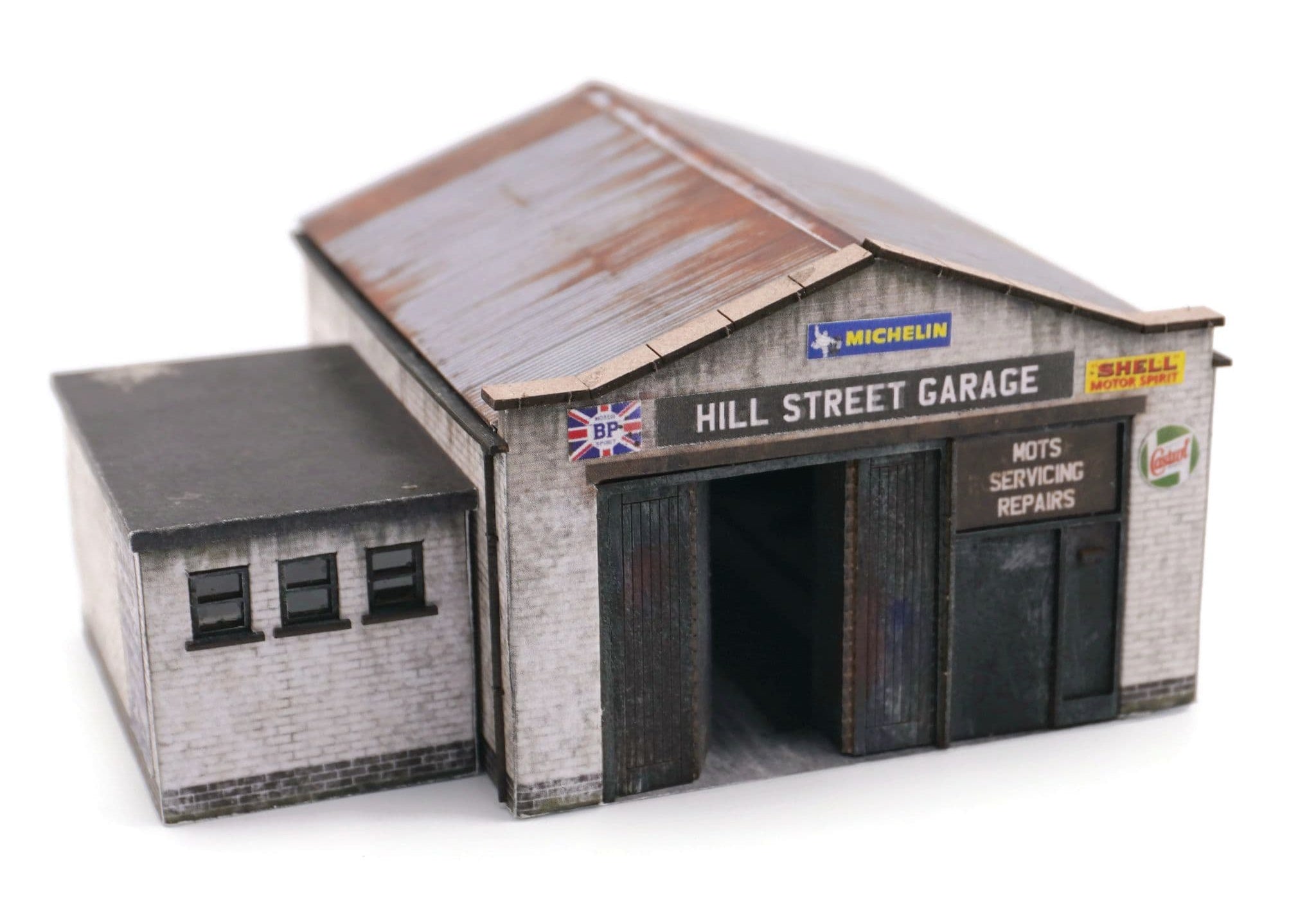 Scale Model Scenery KX112 Backstreet Garage Model Kit – Rails