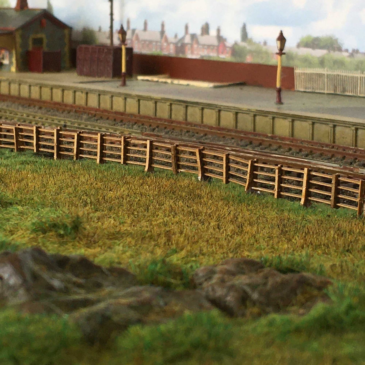Scale Model Scenery LX006 OO/HO 4ft Post & Rail Fencing – Rails