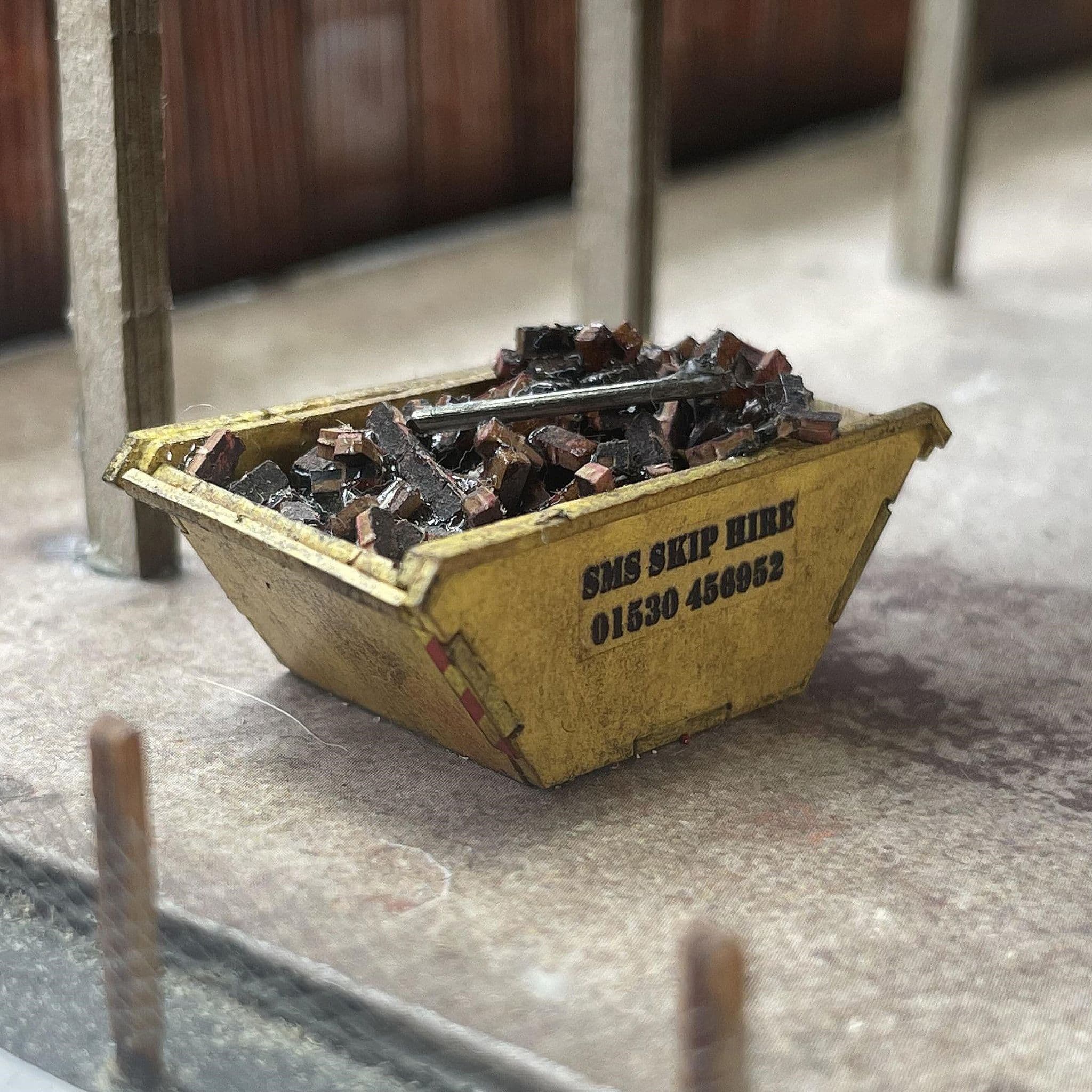 Scale Model Scenery LX110 Rubbish Skips Model Kit – Rails
