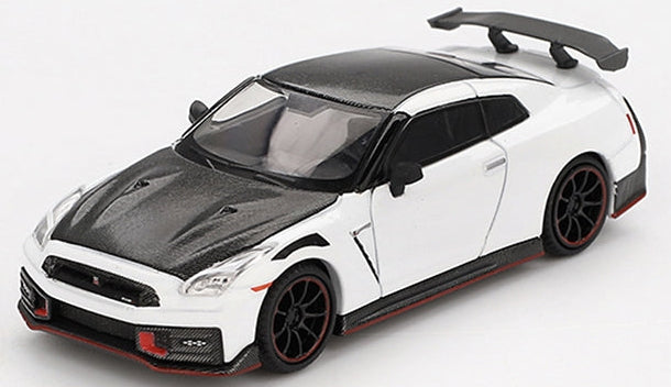MGT01045-R Nissan GT-R Nismo 2024 Brilliant White Pearl (RHD)