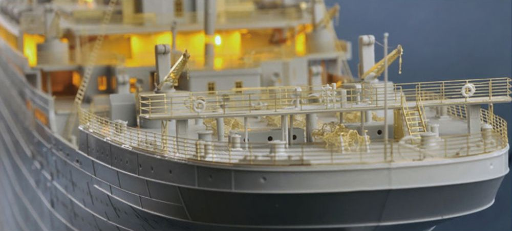 PKTM03719 Titanic Model Kit with LED Light Set