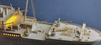 PKTM03719 Titanic Model Kit with LED Light Set