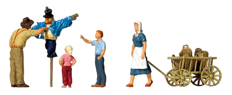 Putting up the Scarecrow Scene (4) Exclusive Figure Set
