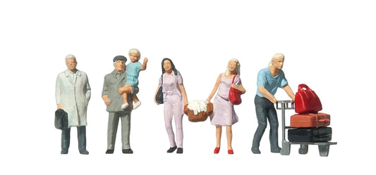 PR14122 Travellers at the Railway Station (6) Standard Figure Set