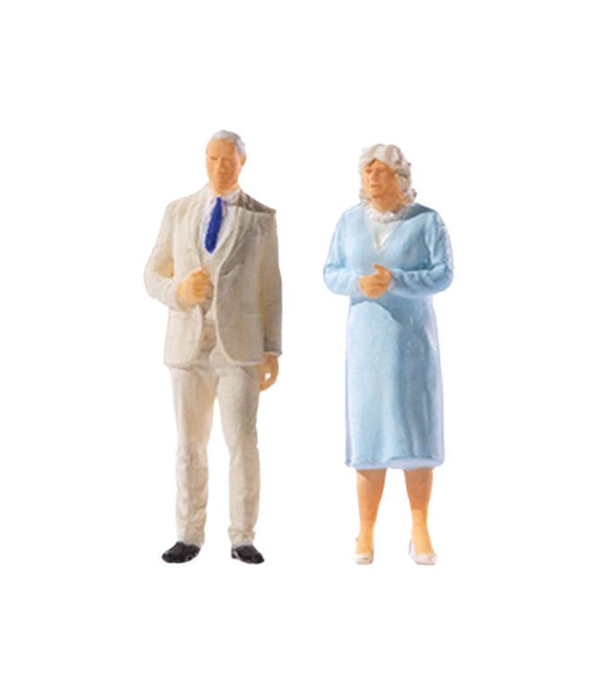 PR28284 King Charles III & Queen Camilla Figure Set