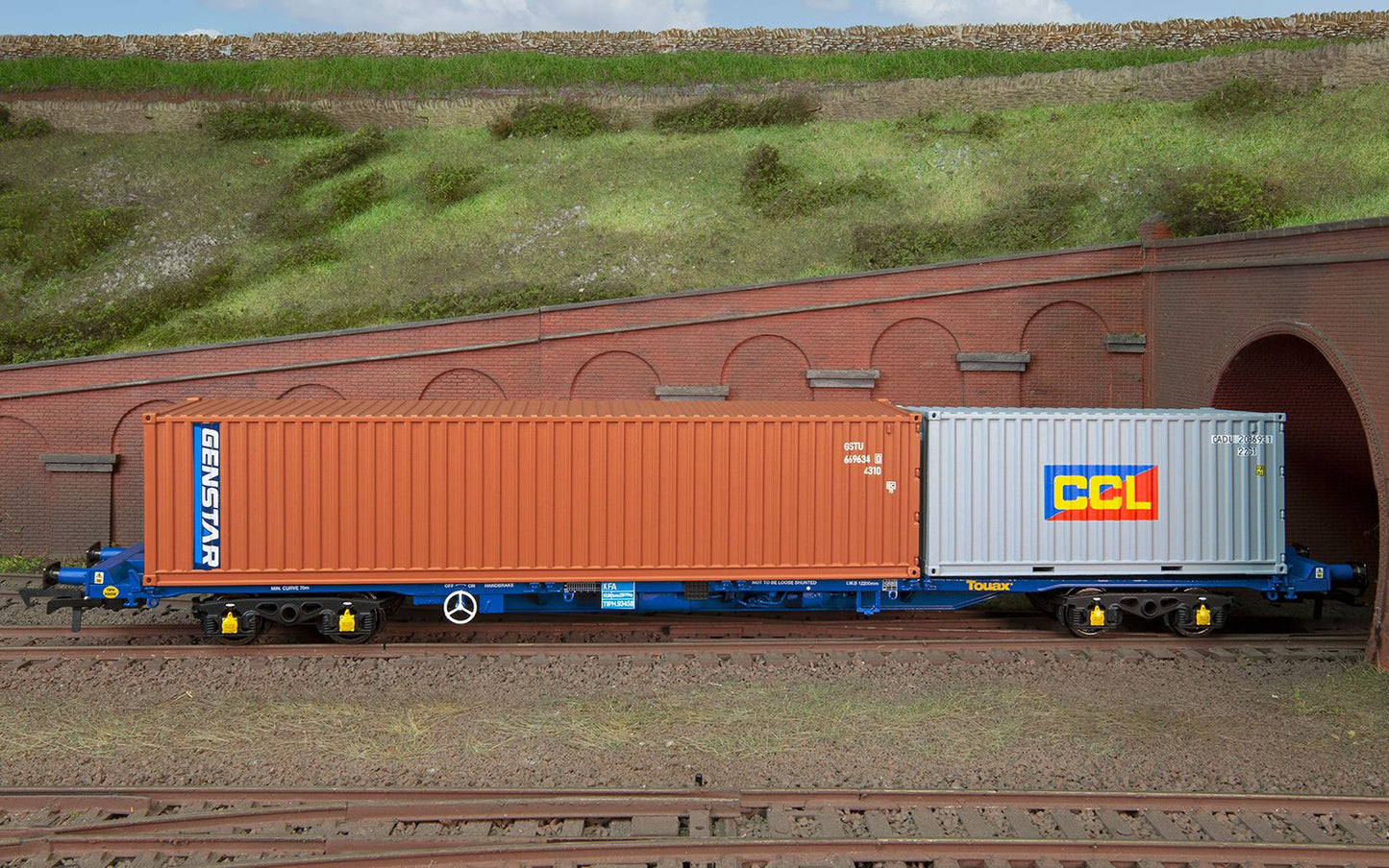 Pre-Owned R60127 CCL & Genstar Container Pack 1 x 20' and 1 x 40' Containers