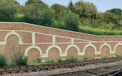 Skaledale Mid Stepped Arched Retaining Walls x2 (Red Brick)