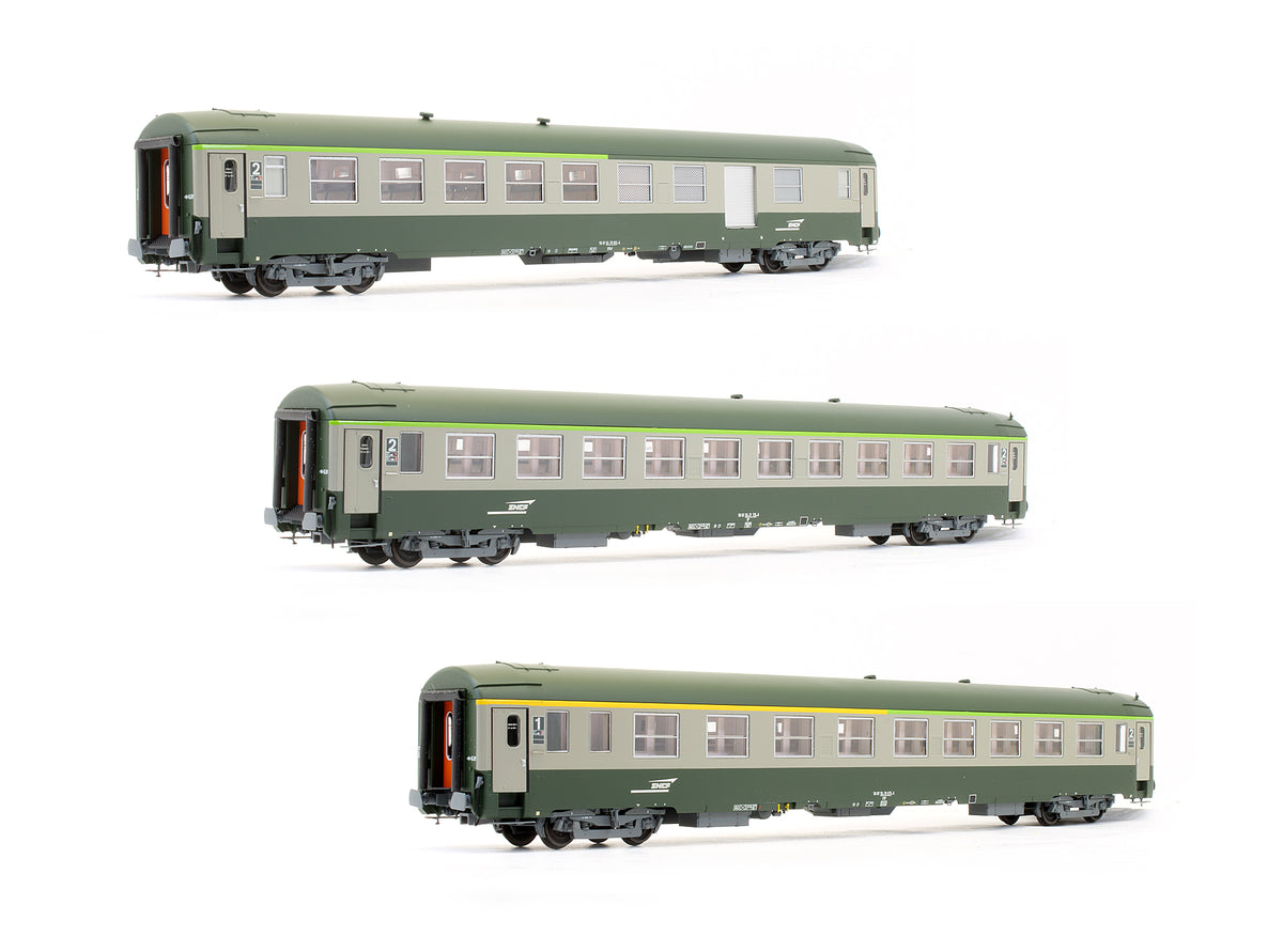 Pre-Owned Set of 3 SNCF Passenger Cars