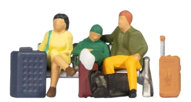 N15213 Seated Travellers (6) w/Baggage Figure Set - HO/OO Scale