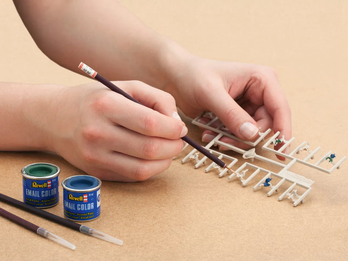 Unpainted Model Kit Noch N14985 Unpainted Figure (72) Starter Set Model Kit – Rails