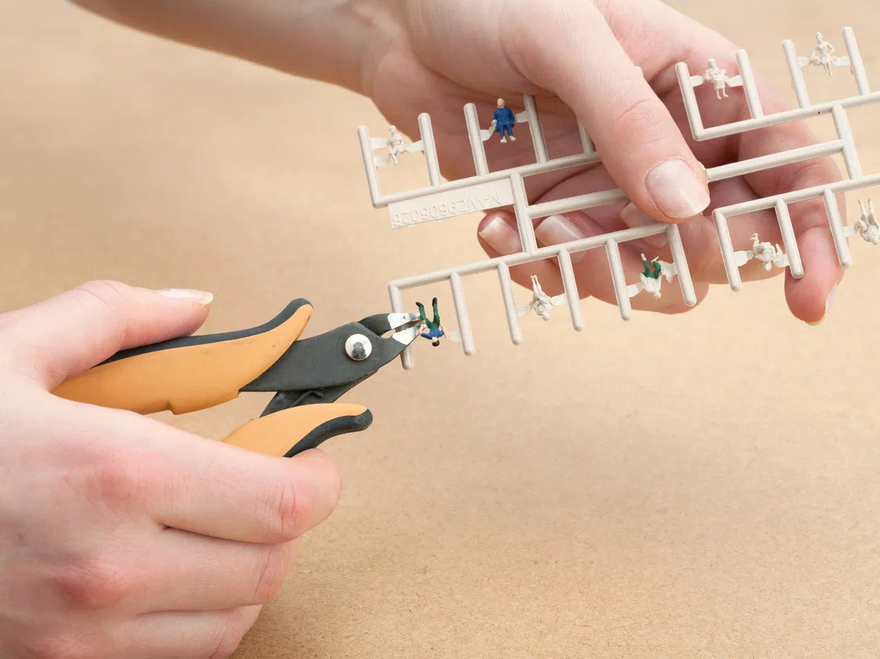 Unpainted Figure (72) Starter Set Model Kit