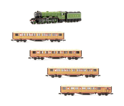 Pre-Owned A1 Flying Scotsman 4472 LNER Apple Green With 4 Teak Gresley Coaches Bookset