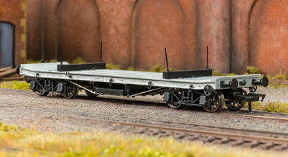 985013 WD 35T Rectank No.3867 LMS Grey (Girder Load on Bolsters)