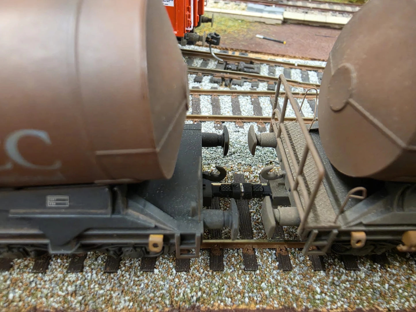 RRM181 OO Gauge Magnetic Couplings - 8mm Drawbar (14 Pack)