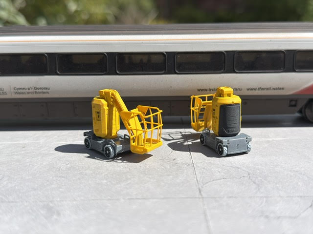 RRM177 OO Gauge Mini Cherry Picker (Single Kit Pack) - Unpainted Model Kit