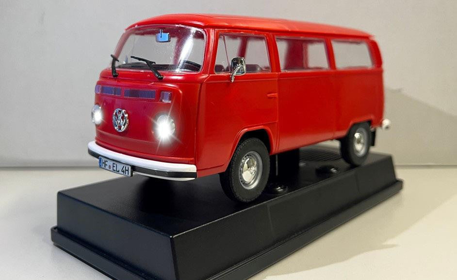 Volkswagen T2 Bus Easy-Click Technik (1:24 Scale ) Model Kit