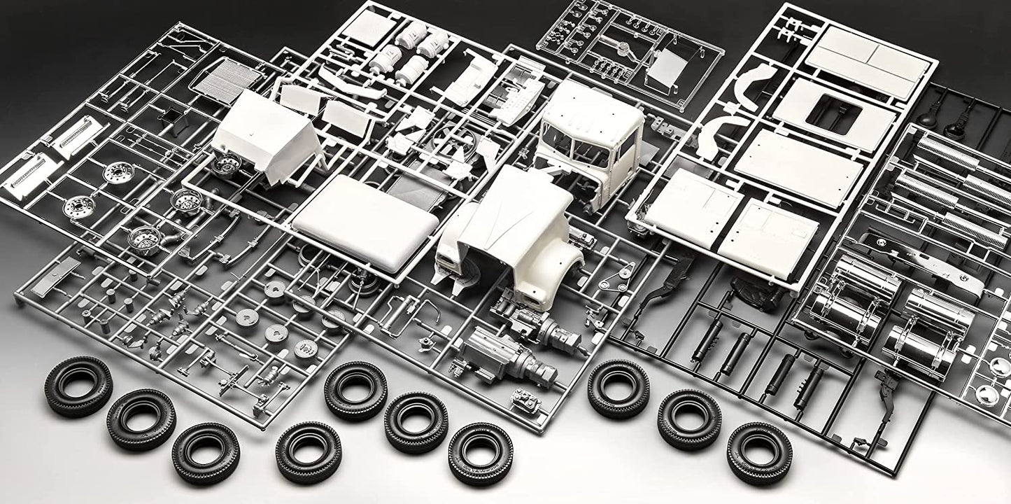 Kenworth W-900 (1:25 Scale) Model Kit