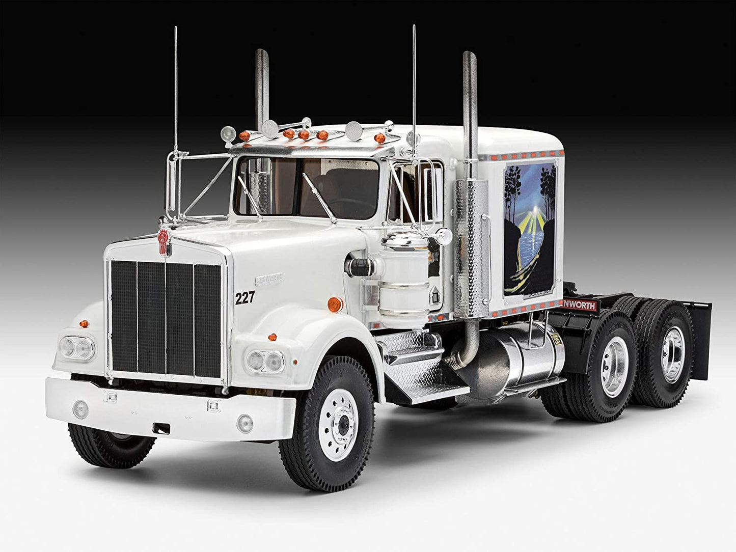 Kenworth W-900 (1:25 Scale) Model Kit