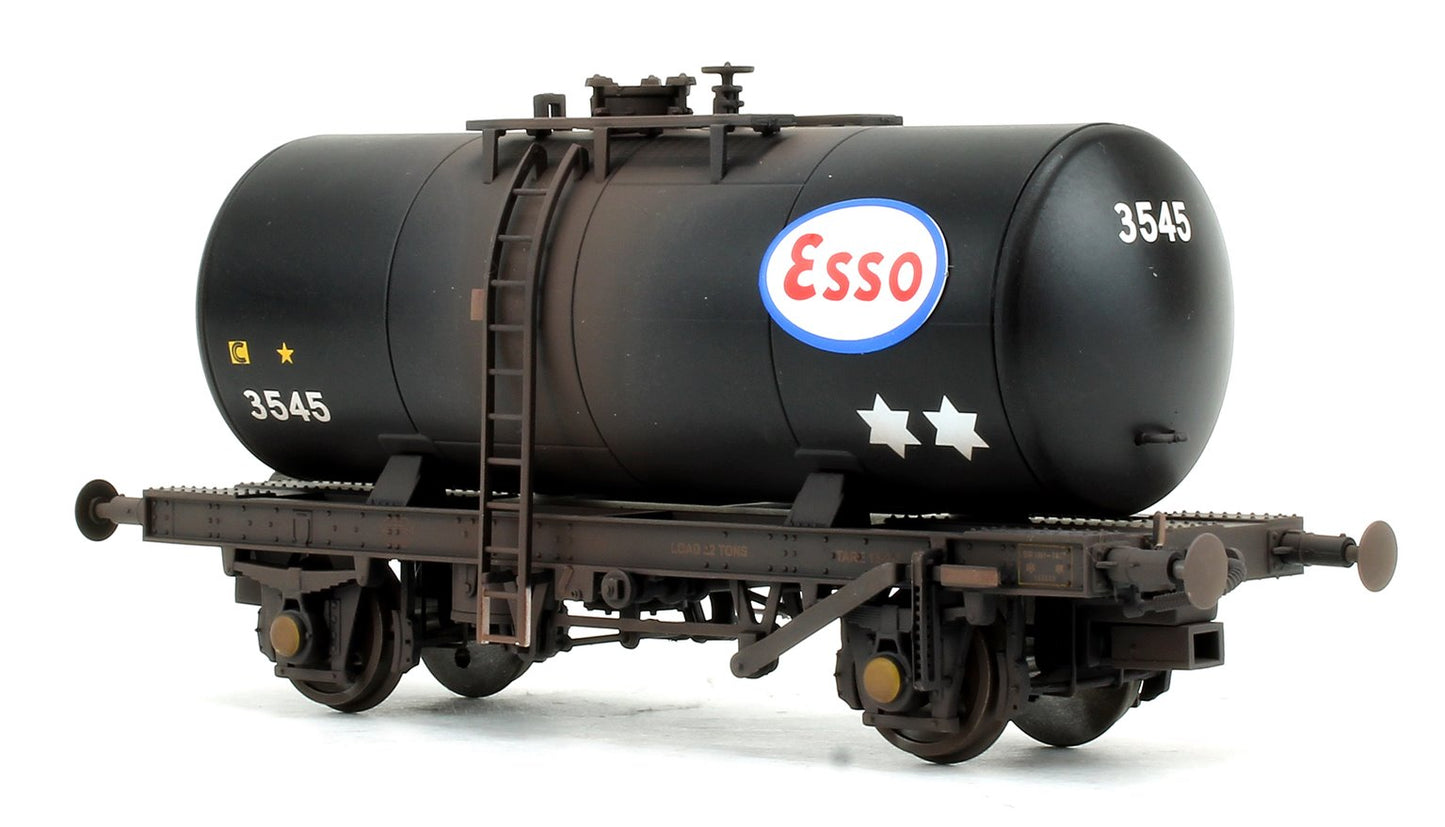 Pre-Owned Class 33 D6580 BR Green (FYE) Diesel Locomotive with 4x late 1960s ESSO 'B' tank wagons - Weathered