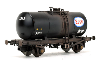 Pre-Owned Class 33 D6580 BR Green (FYE) Diesel Locomotive with 4x late 1960s ESSO 'B' tank wagons - Weathered