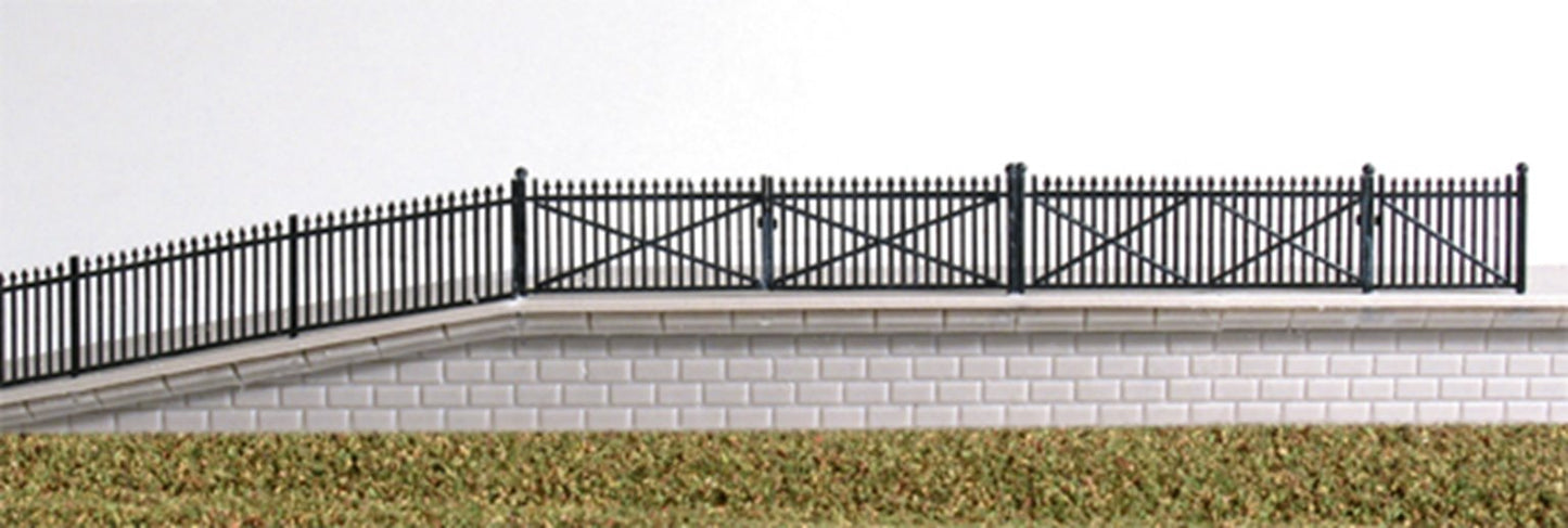 GWR Spear Fencing, black , ramps & gates