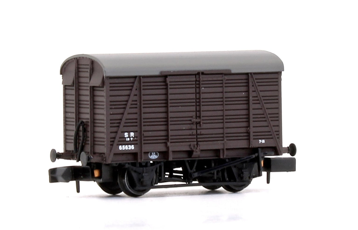 12 Ton Southern 2+2 Planked Ventilated Van SR Brown
