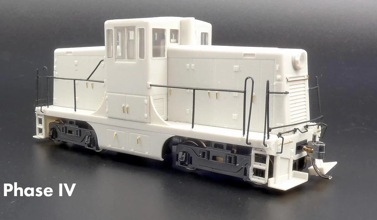 GE 44 Tonner (DC/Silent): Undecorated - Phase IVa Body Diesel Locomotive