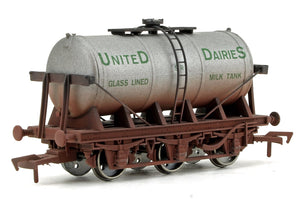 6 Wheel Milk Tanker SR United Daries Weathered