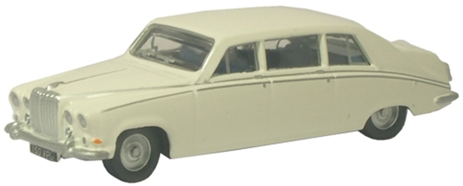 Daimler DS420 Old English White