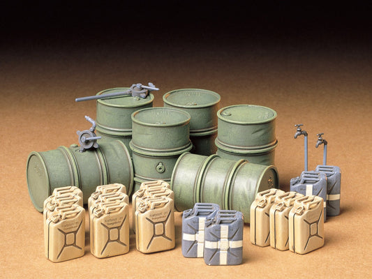 1/35 Military Miniature Series no.186 German Fuel Drum Set