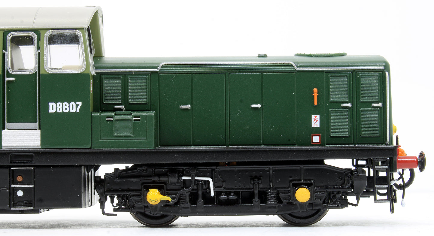 Class 17 Clayton BR Two Tone Green D8607 (Small Yellow Panels) Diesel Locomotive