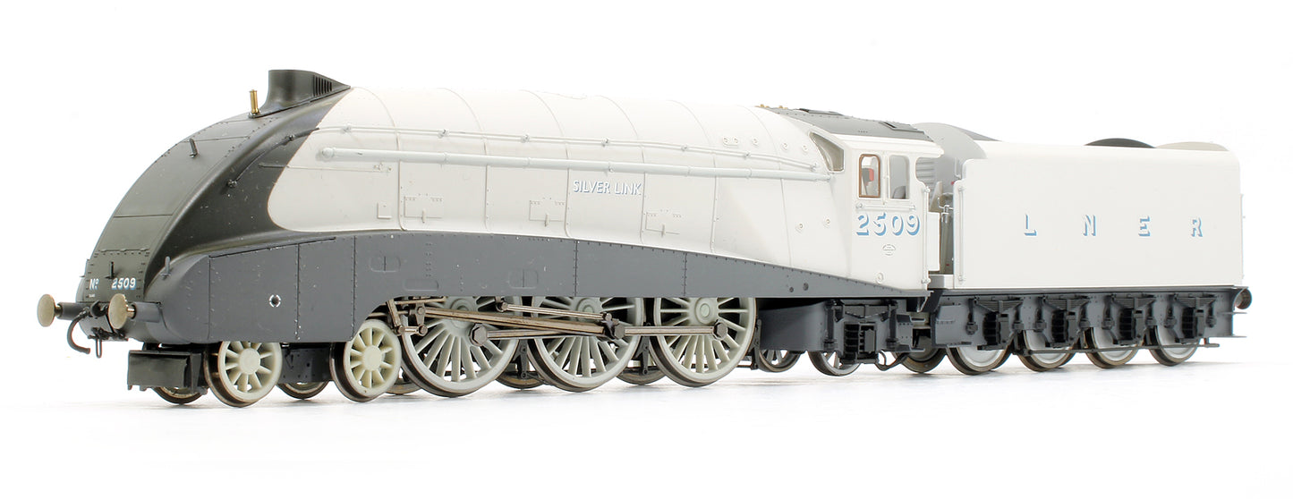Pre-Owned R3306 LNER 4-6-2 A4 'Silver Link' 2509 Steam Locomotive 'Silver Jubilee Collection'