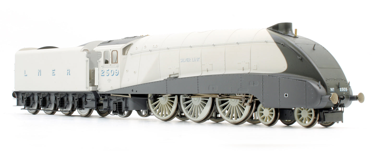 Pre-Owned R3306 LNER 4-6-2 A4 'Silver Link' 2509 Steam Locomotive 'Silver Jubilee Collection'