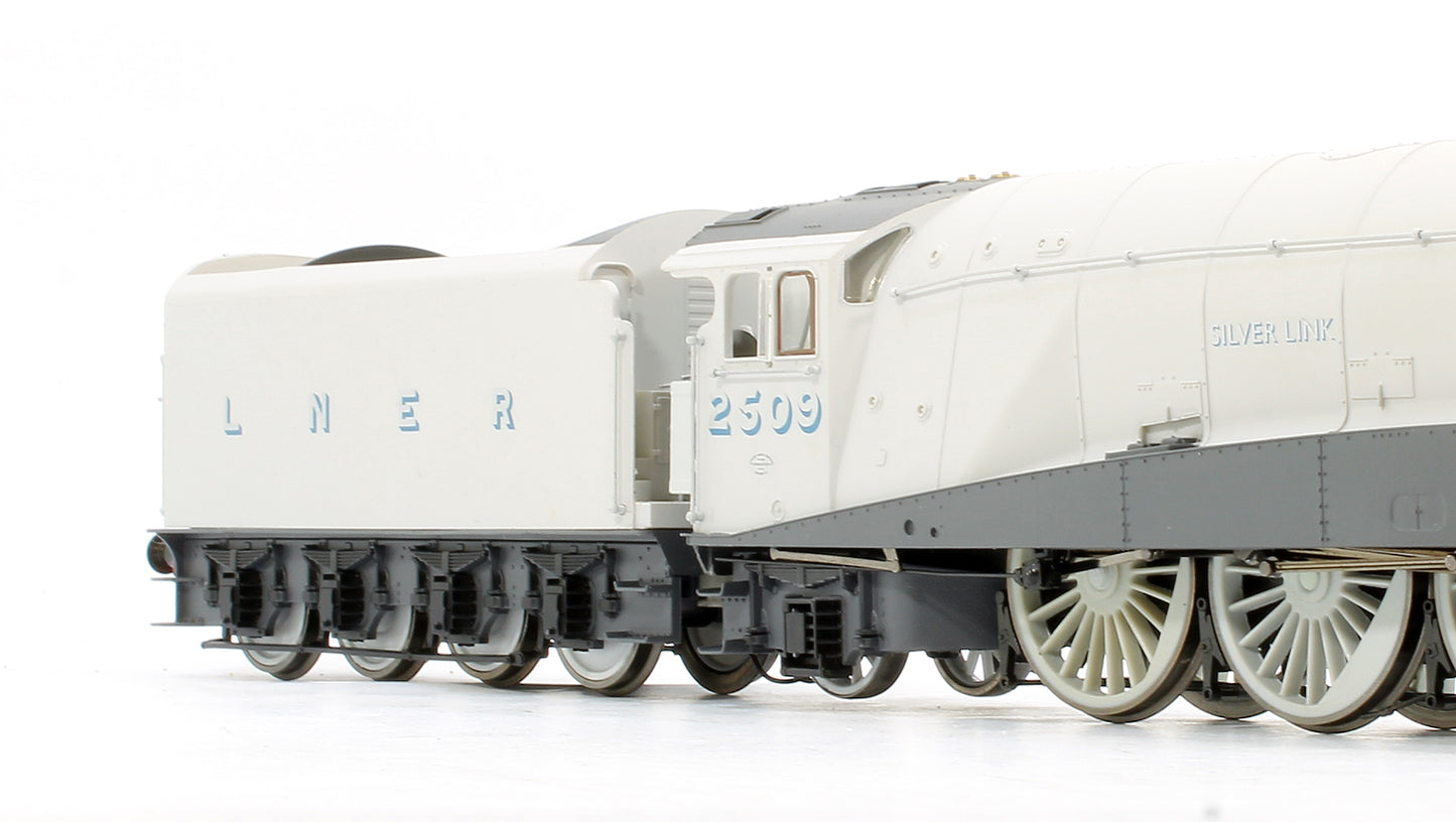 Pre-Owned R3306 LNER 4-6-2 A4 'Silver Link' 2509 Steam Locomotive 'Silver Jubilee Collection'