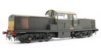Class 17 Clayton BR green D8607 (small yellow panel) Diesel Locomotive - Weathered