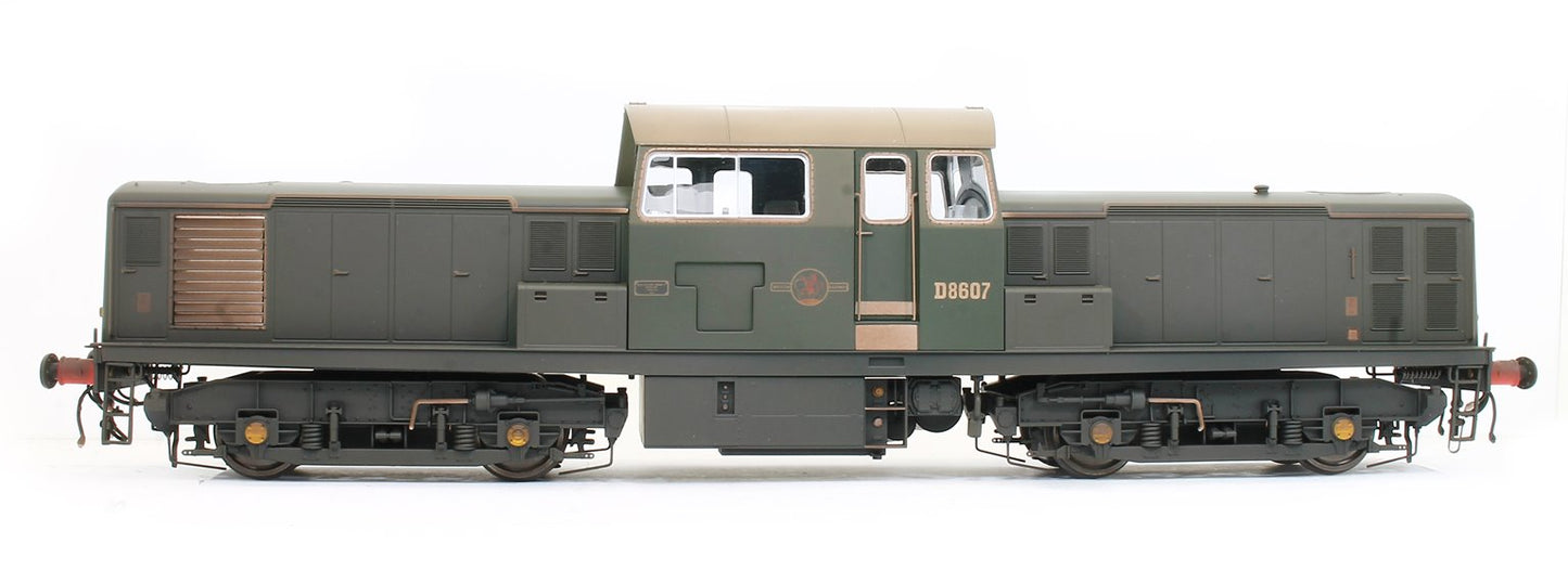 Class 17 Clayton BR green D8607 (small yellow panel) Diesel Locomotive - Weathered