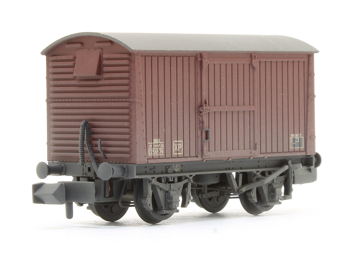 LNER 12T Ventilated Van Corrugated Steel Ends BR Bauxite (Late) 256974 - Weathered