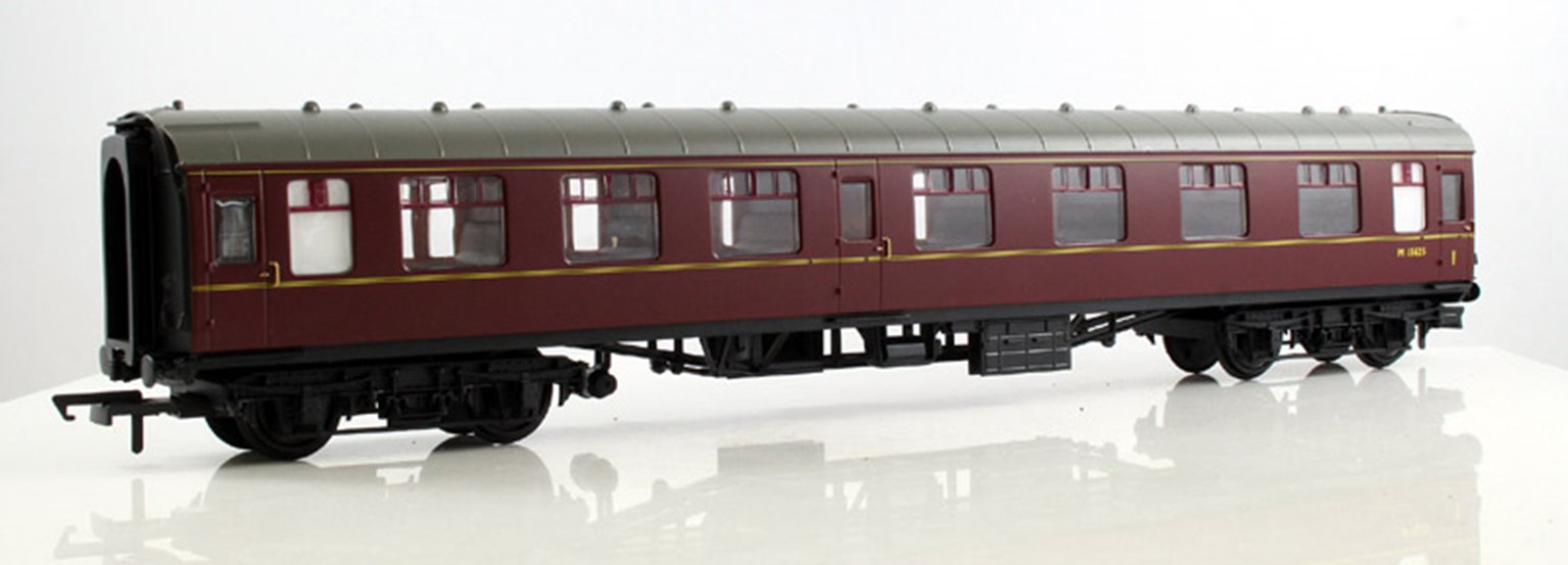 BR Mk1 Composite Coach - BR Maroon M15625